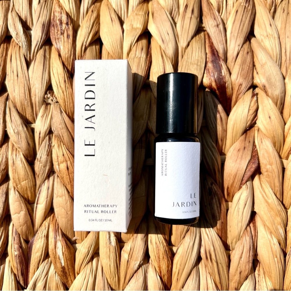 Cedar and Myrrh - LE JARDIN (BLOOMING & LOVING) Aromatherapy Oil Roller